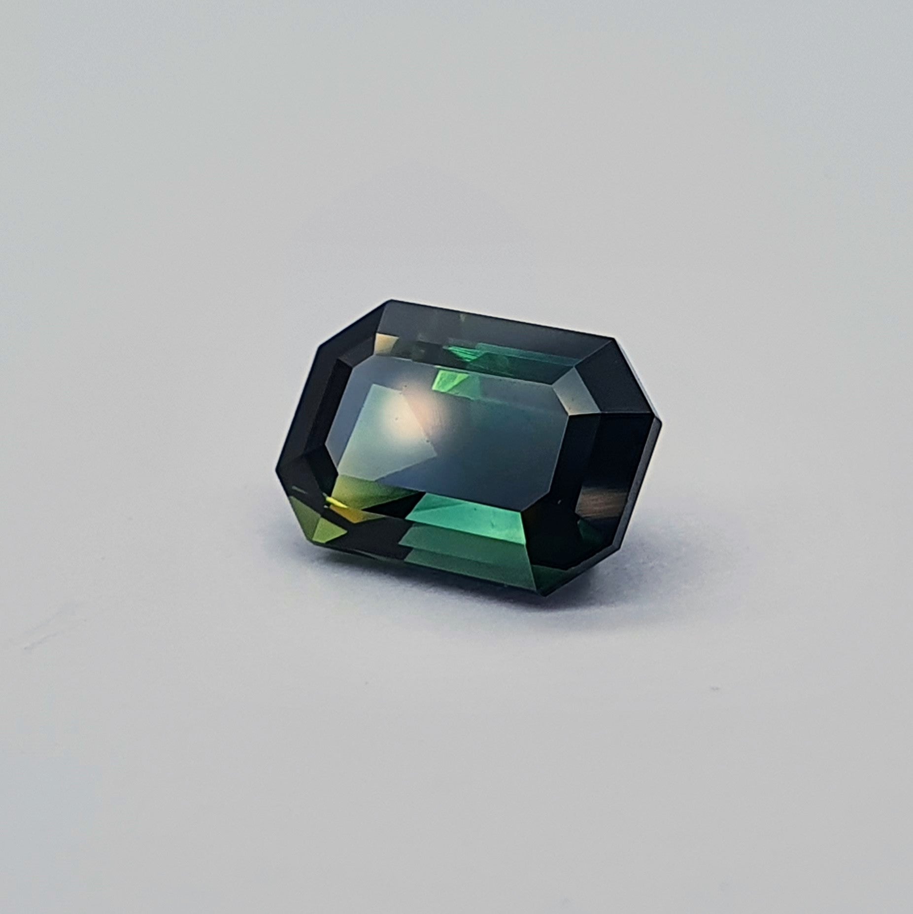 Bicolour Sapphire 2.43ct - Far East Gems & Jewellery